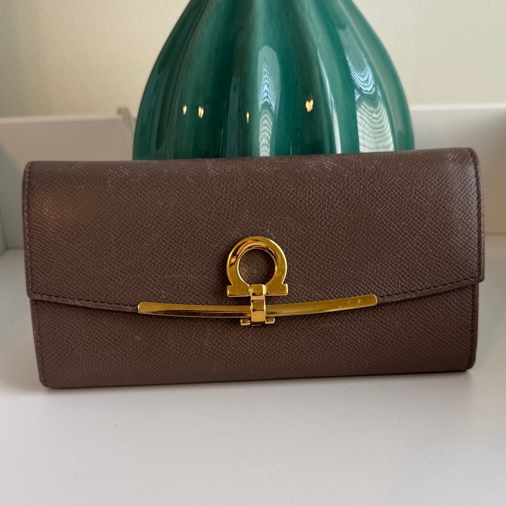 Salvatore Ferragamo Icona Clip Continental Wallet